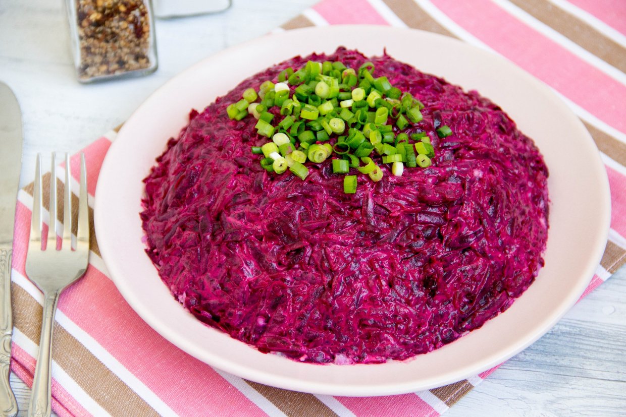 Селедка под шубой с маринованным луком Селедка под шубой с маринованным луком