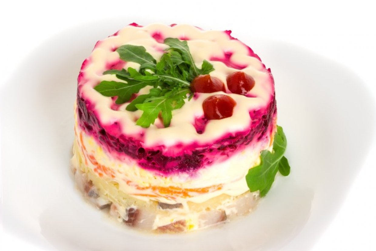 Салат с сельдью и скумбрией под шубой Салат с сельдью и скумбрией под шубой