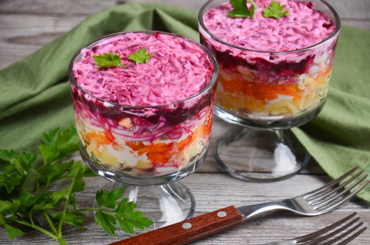 Селедка под шубой с маринованной свеклой Селедка под шубой с маринованной свеклой