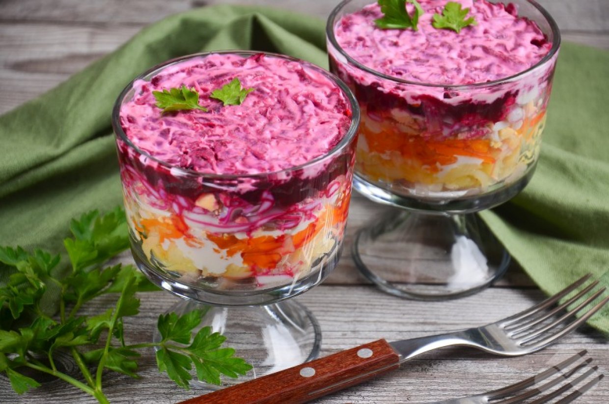Селедка под шубой с маринованной свеклой