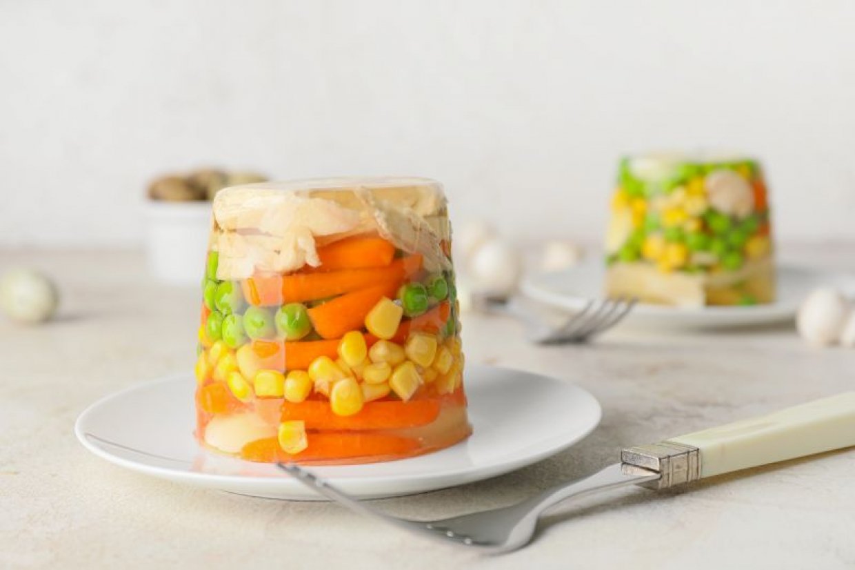 Куриный холодец с овощами Куриный холодец с овощами