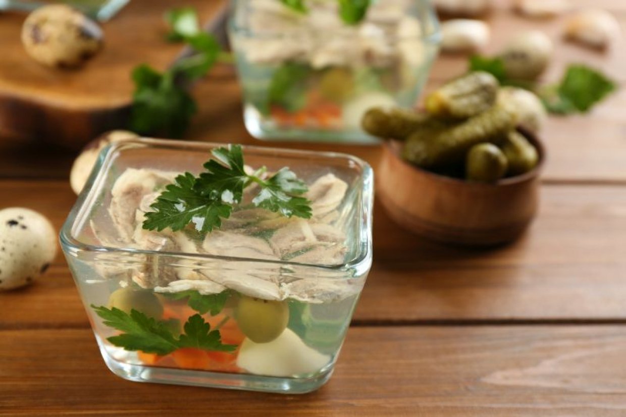 Холодец из курицы и индейки с оливками Холодец из курицы и индейки с оливками