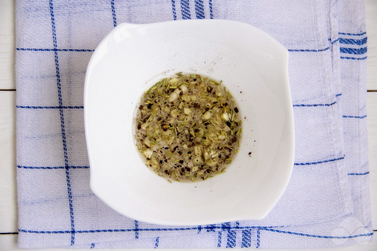 Говядина целым куском, запеченная в духовке – фото приготовления рецепта, шаг 2 Говядина целым куском, запеченная в духовке – фото приготовления рецепта, шаг 2