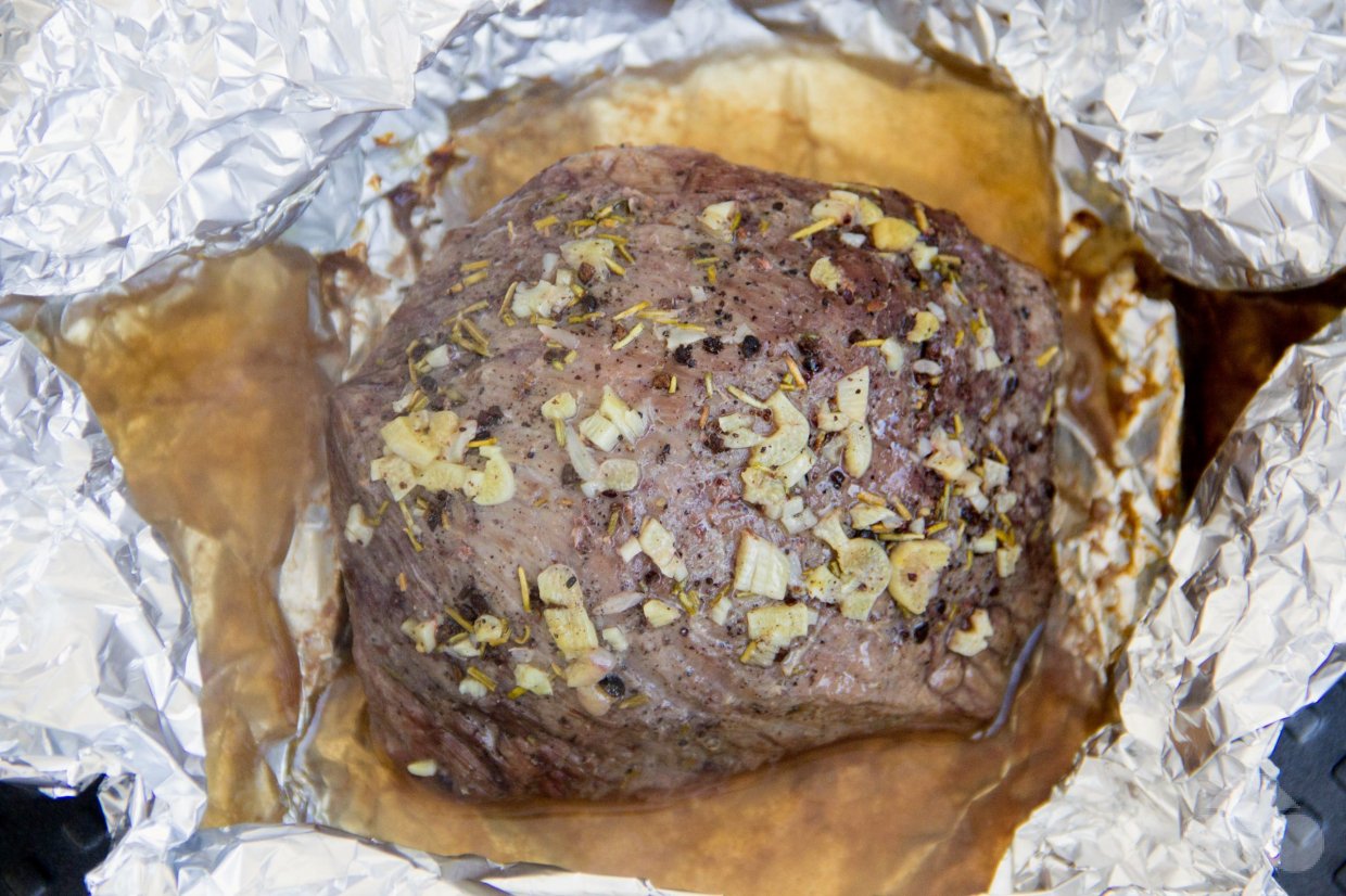 Говядина целым куском, запеченная в духовке – фото приготовления рецепта, шаг 6 Говядина целым куском, запеченная в духовке – фото приготовления рецепта, шаг 6