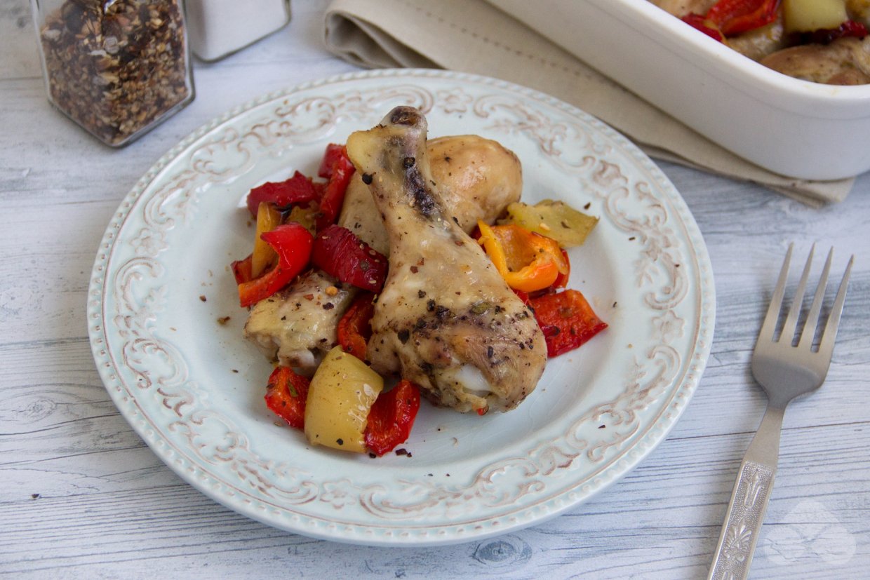 Куриные ножки с перцем и специями в духовке