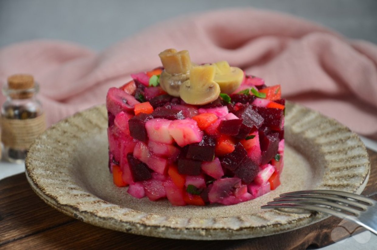 Винегрет с маринованными грибами