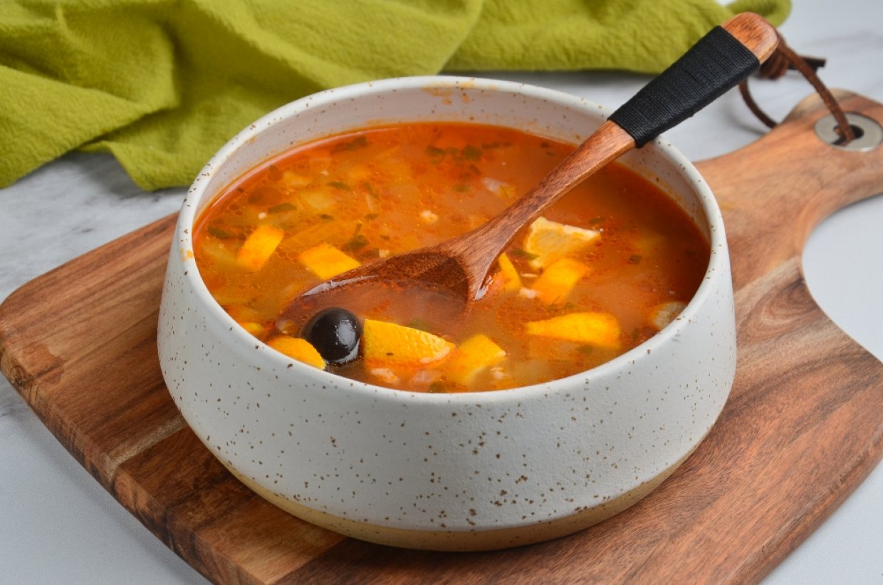 Солянка с маринованными огурцами Солянка с маринованными огурцами