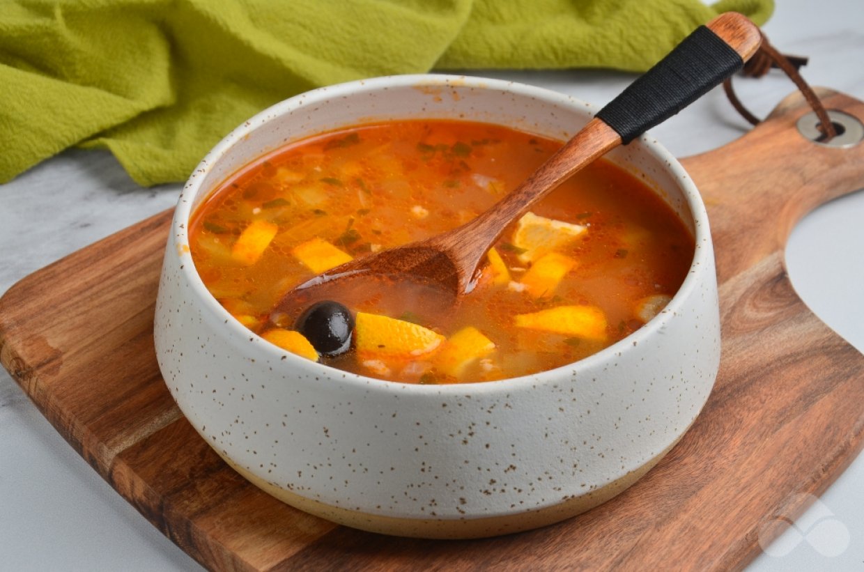 Солянка с маринованными огурцами Солянка с маринованными огурцами