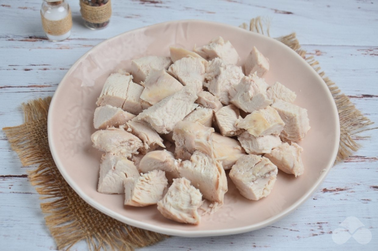 Домашняя солянка с курицей и сосисками – фото приготовления рецепта, шаг 2