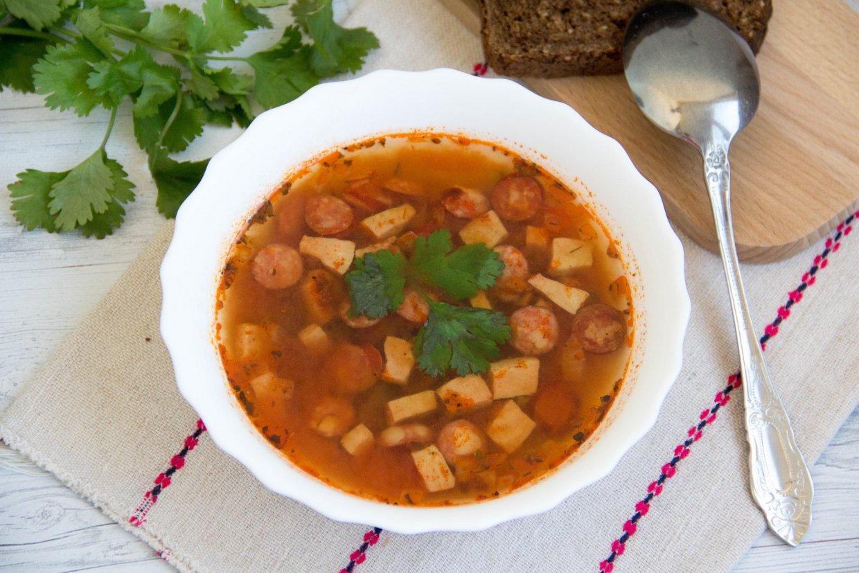 Солянка с колбасой и болгарским перцем Солянка с колбасой и болгарским перцем