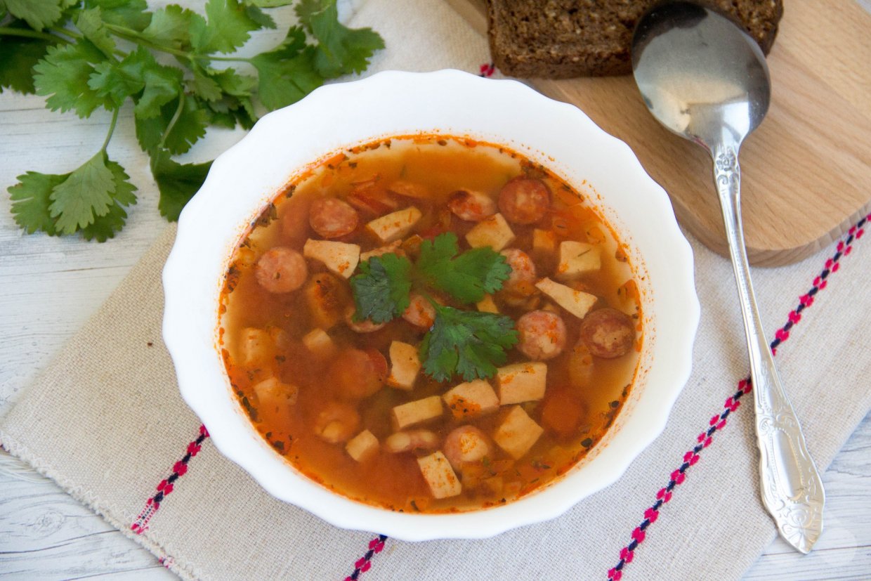 Солянка с колбасой и болгарским перцем Солянка с колбасой и болгарским перцем
