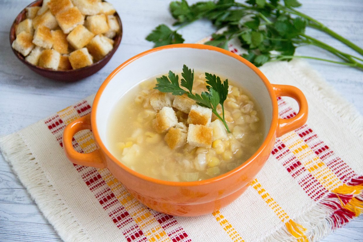 Гороховый суп с сухариками Гороховый суп с сухариками