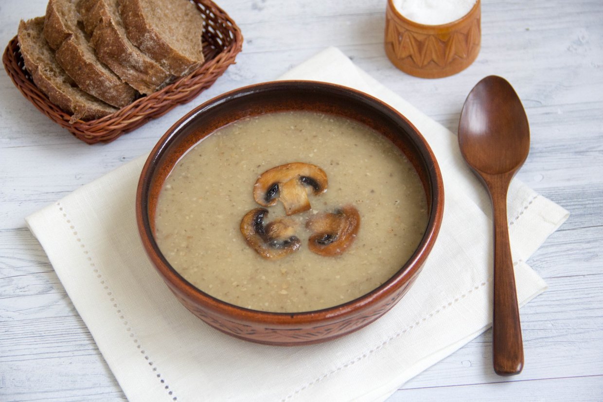 Гороховый суп-пюре с жареными шампиньонами Гороховый суп-пюре с жареными шампиньонами
