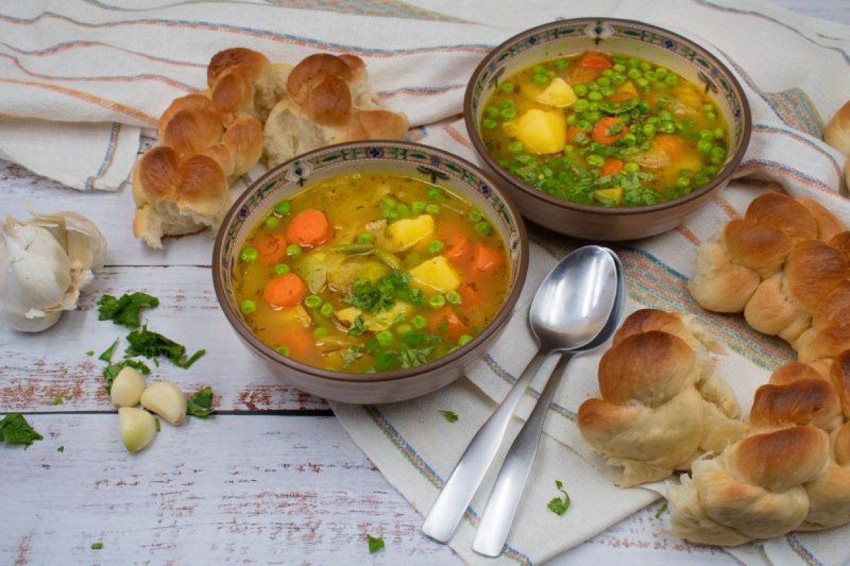 Веганский суп с горохом и овощами Веганский суп с горохом и овощами