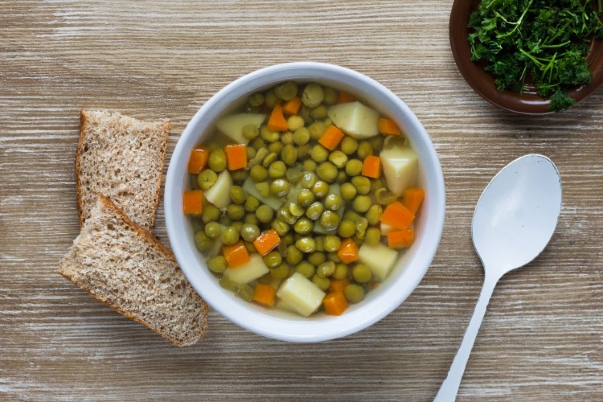 Суп с зеленым горошком и овощами Суп с зеленым горошком и овощами