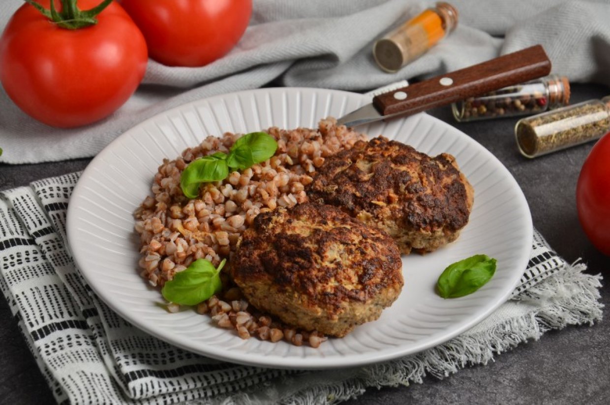 Говяжьи котлеты с хлебом и молоком Говяжьи котлеты с хлебом и молоком