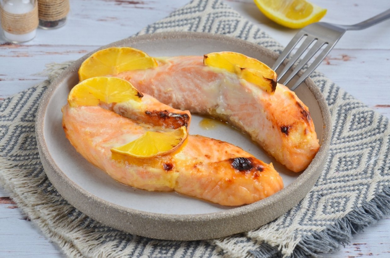 Лосось с лимоном и медом в духовке Лосось с лимоном и медом в духовке