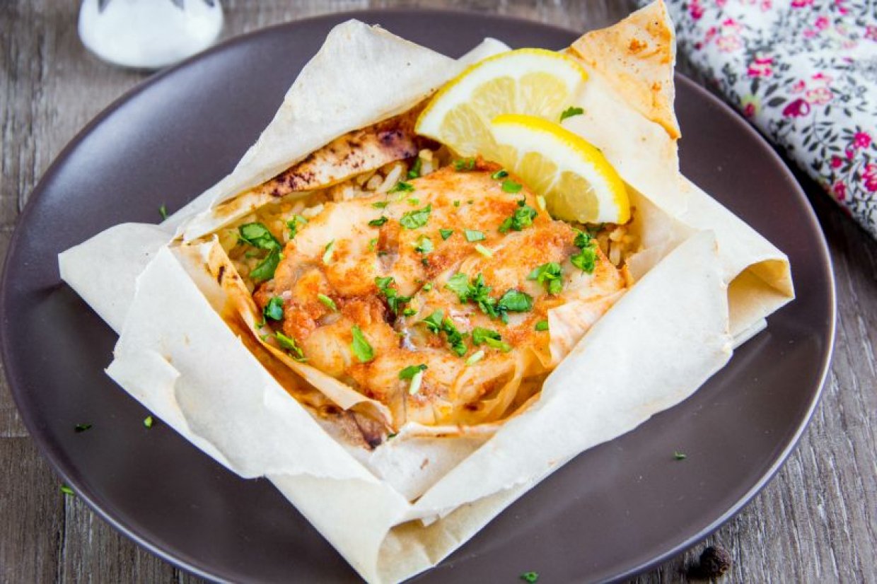 Запеченный хек с рисом в духовке Запеченный хек с рисом в духовке