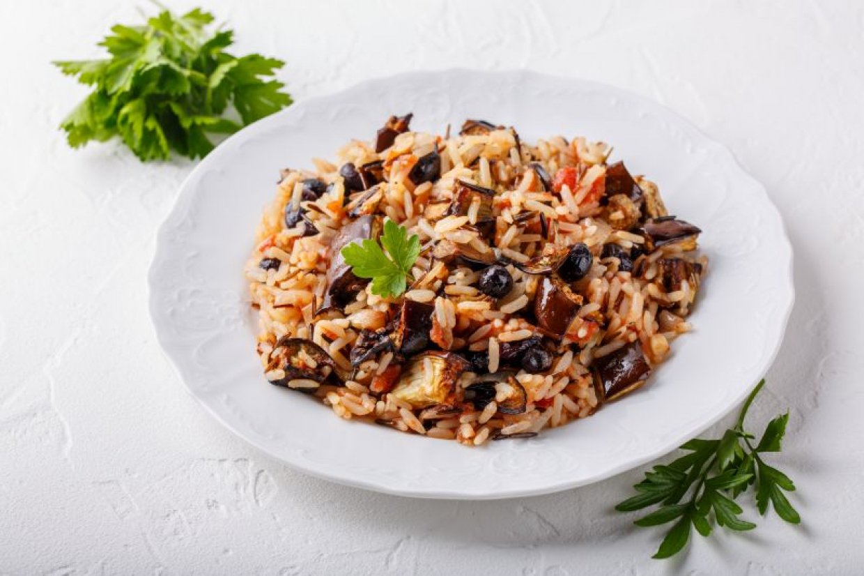 Плов с изюмом и баклажанами Плов с изюмом и баклажанами