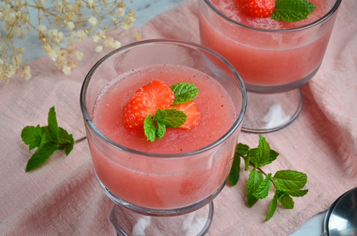 Желе из свежей клубники Желе из свежей клубники