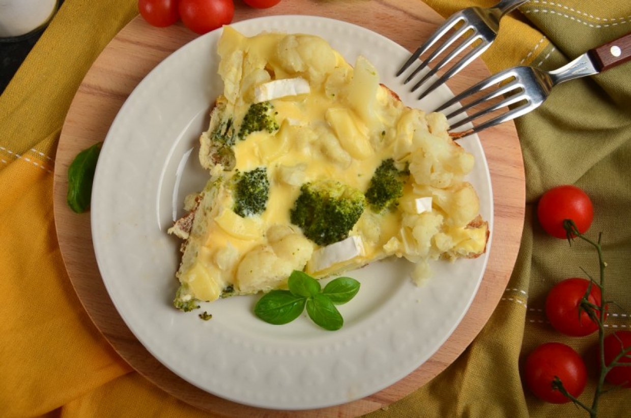 Омлет с цветной капустой, брокколи и сыром бри Омлет с цветной капустой, брокколи и сыром бри