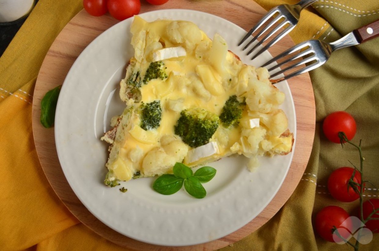 Омлет с цветной капустой, брокколи и сыром бри