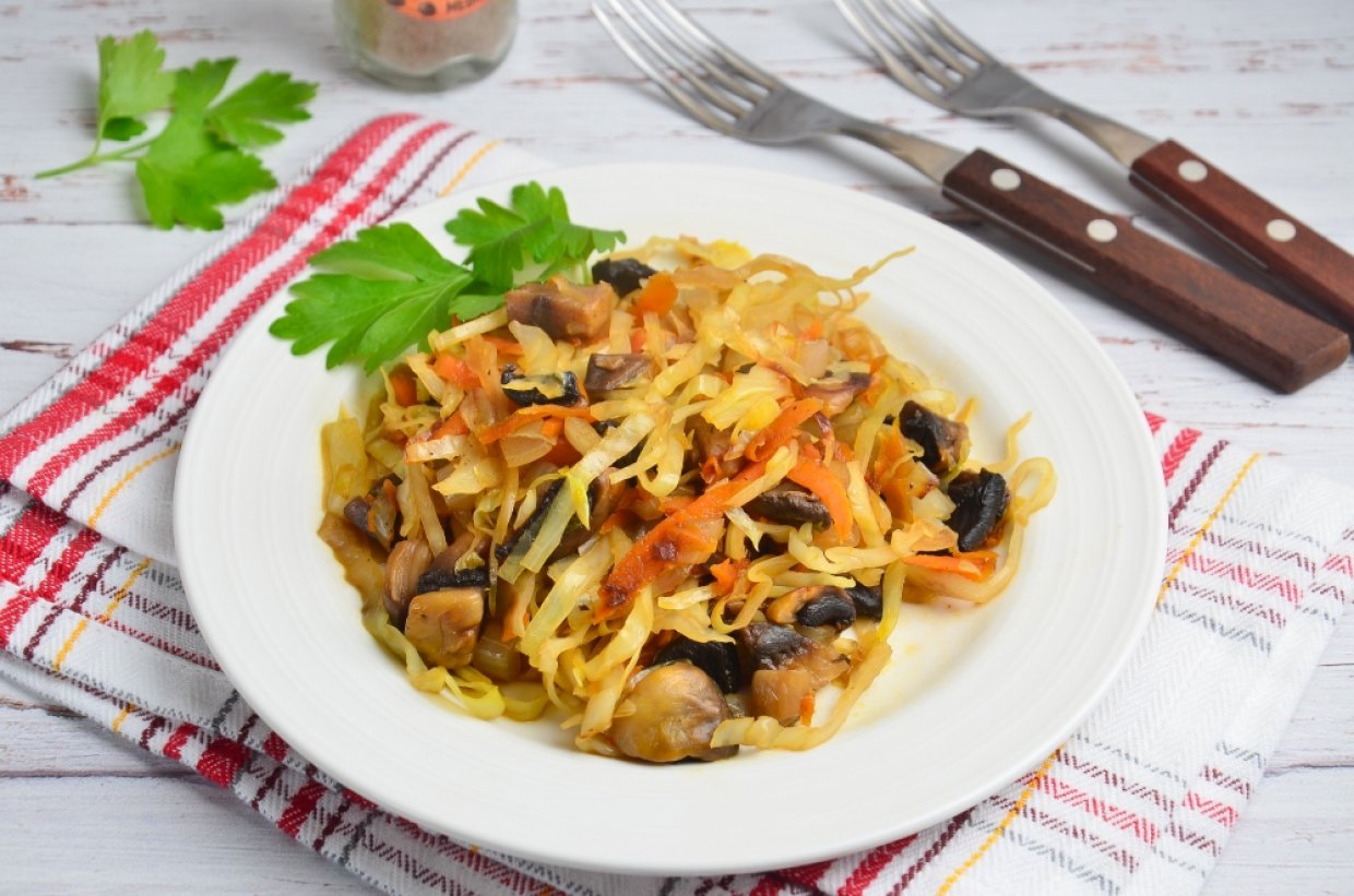 Капуста, тушенная с шампиньонами Капуста, тушенная с шампиньонами