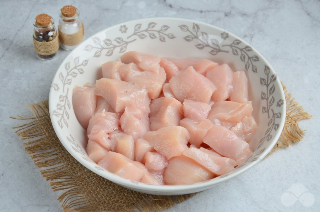 Капуста, тушенная с курицей – фото приготовления рецепта, шаг 1