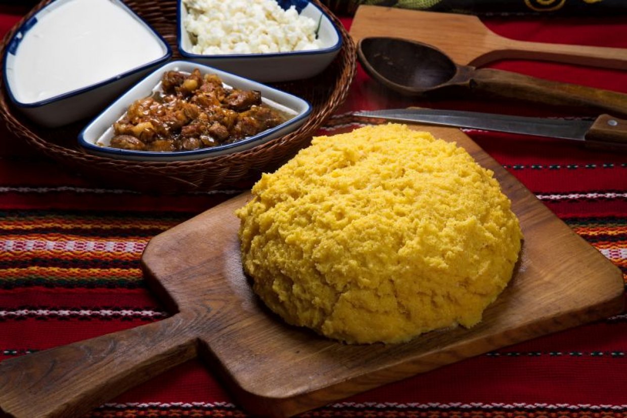 Мамалыга из кукурузной муки Мамалыга из кукурузной муки