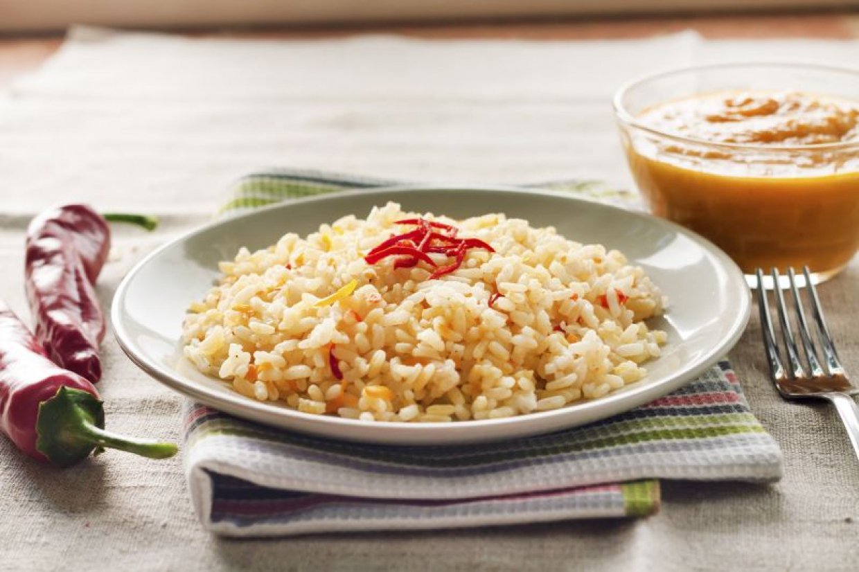Рисовая каша с овощами и острым перцем Рисовая каша с овощами и острым перцем