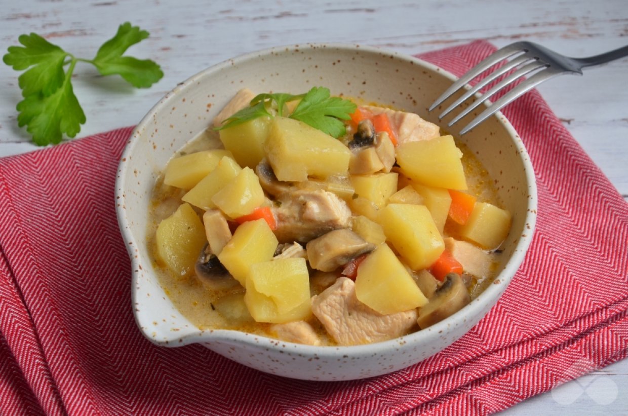 Овощное рагу с курицей и шампиньонами