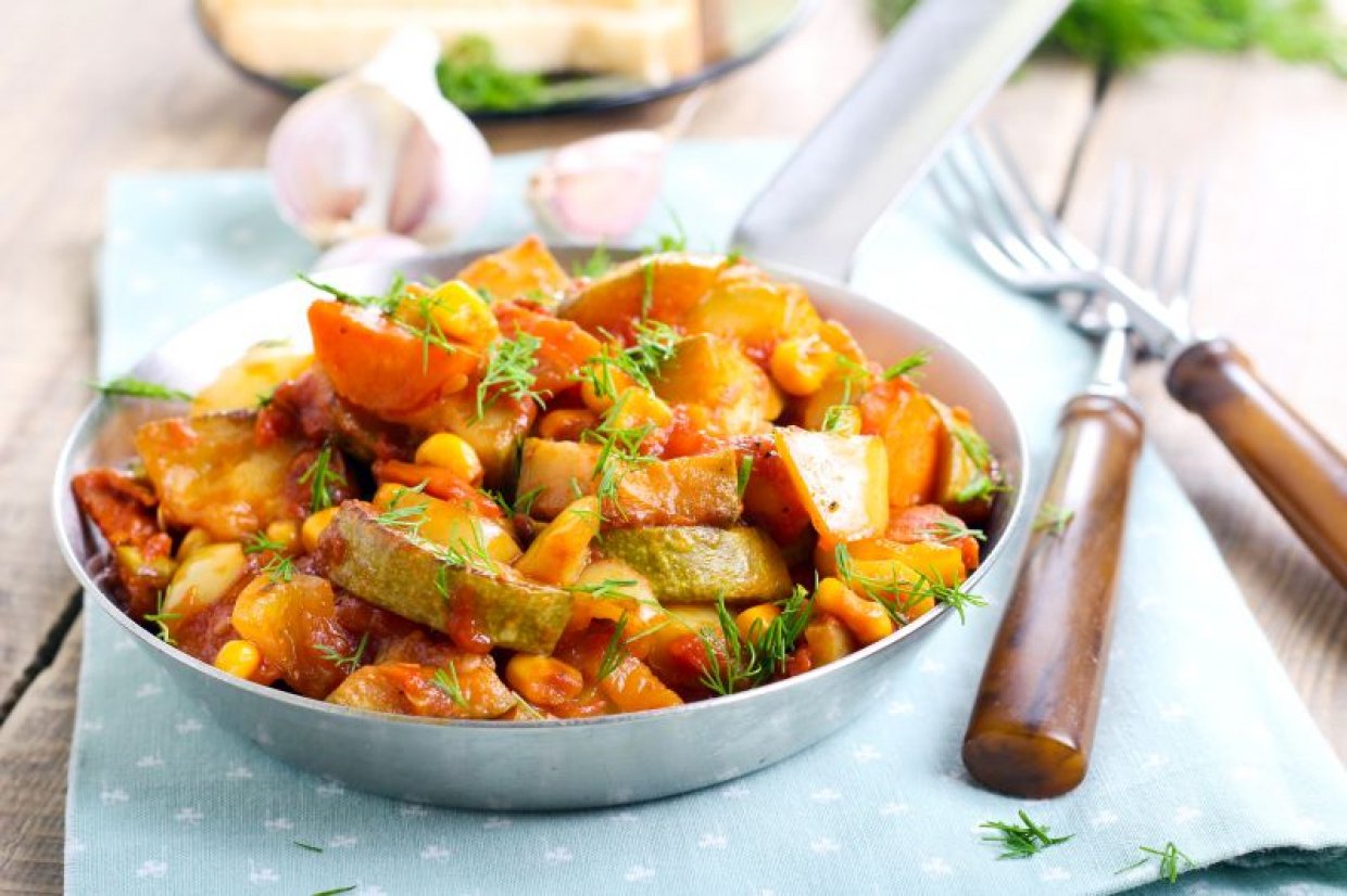 Рагу из кабачков и кукурузы Рагу из кабачков и кукурузы
