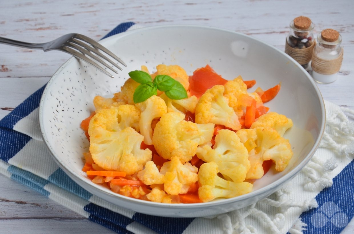 Постное рагу с цветной капустой