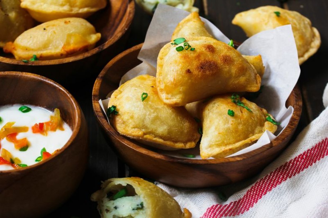 Жареные вареники с картошкой и зеленью Жареные вареники с картошкой и зеленью