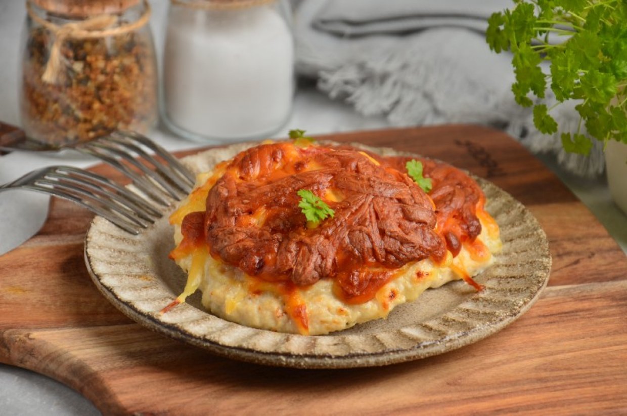 Куриные котлеты с помидорами и сыром в духовке Куриные котлеты с помидорами и сыром в духовке