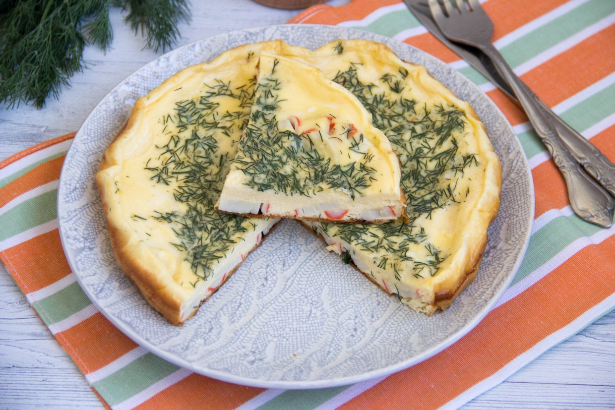 Омлет с крабовыми палочками и зеленью Омлет с крабовыми палочками и зеленью