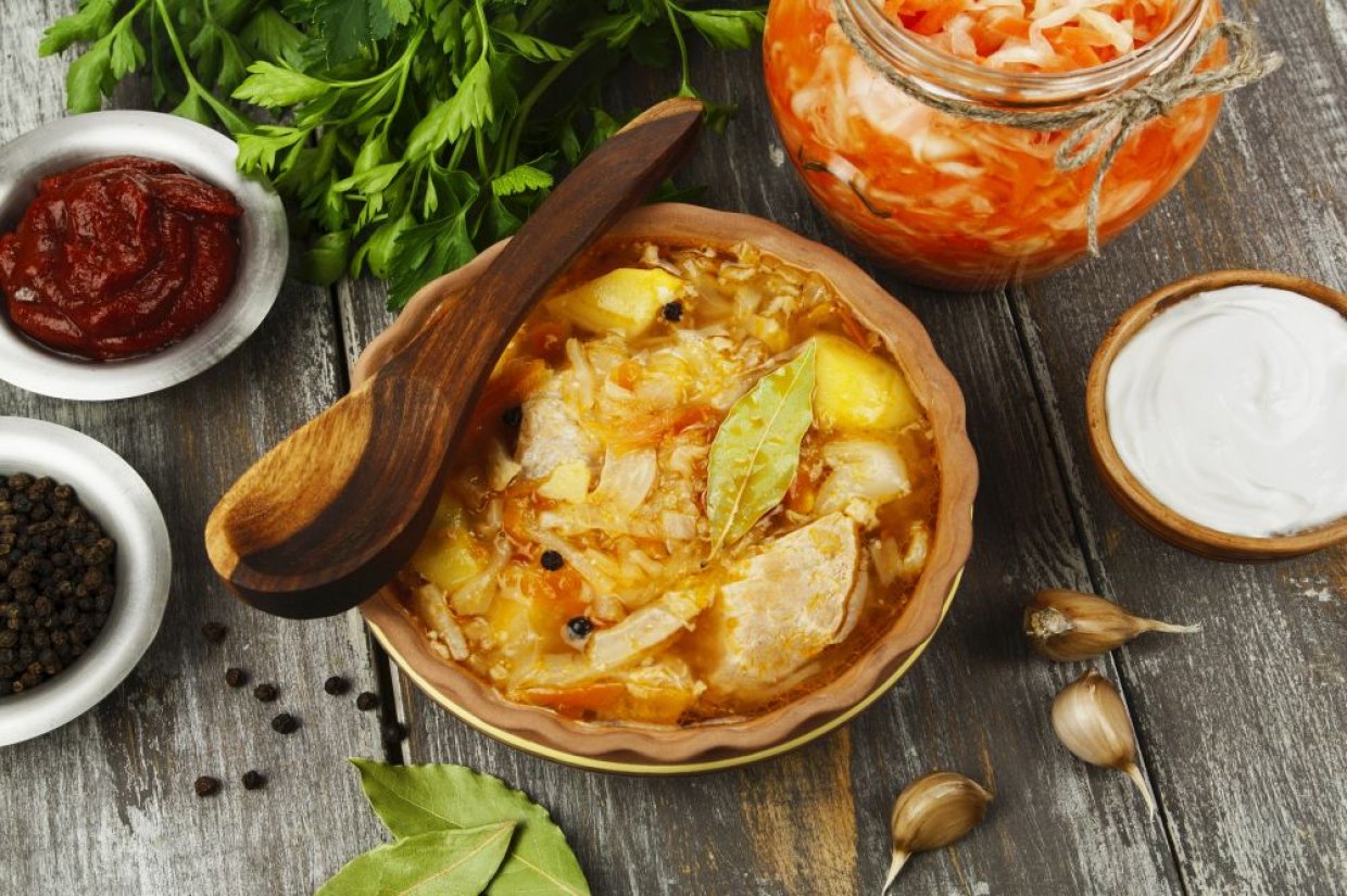Классические щи с курицей и квашеной капустой Классические щи с курицей и квашеной капустой