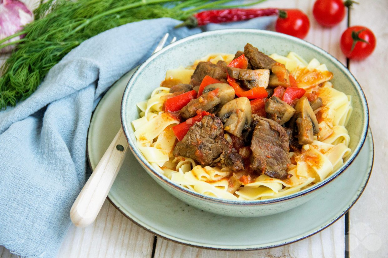 Классический лагман с говядиной, грибами и овощами – фото приготовления рецепта, шаг 8