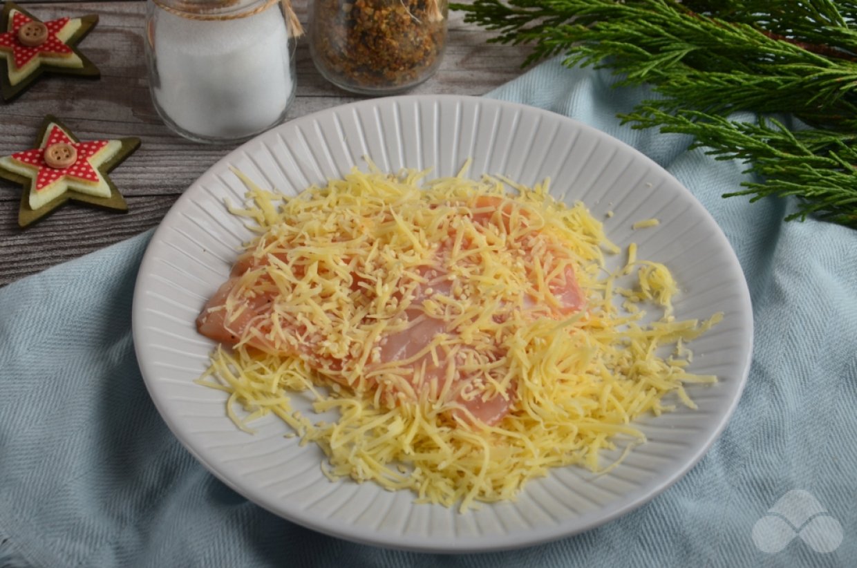 Куриные отбивные с сыром и кунжутом – фото приготовления рецепта, шаг 4 Куриные отбивные с сыром и кунжутом – фото приготовления рецепта, шаг 4
