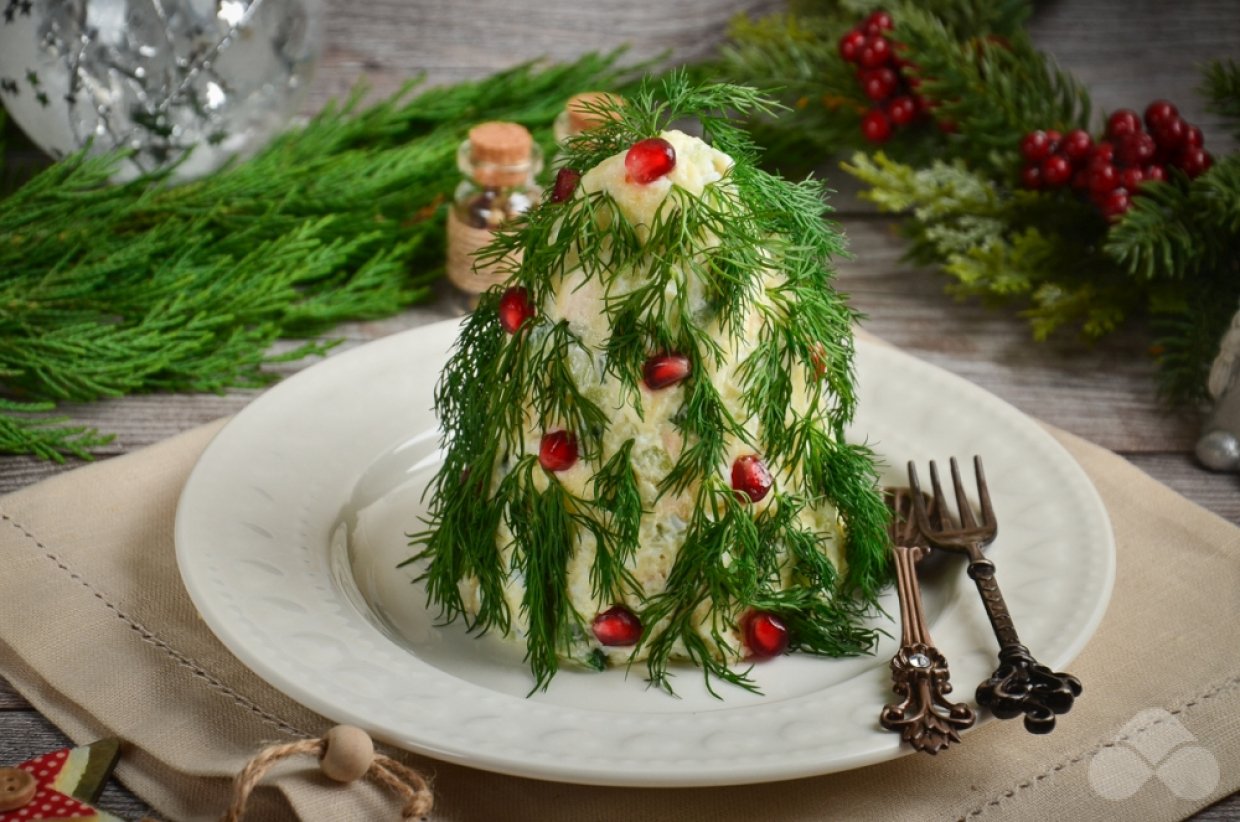 Салат «Елочка» с курицей и сыром Салат «Елочка» с курицей и сыром