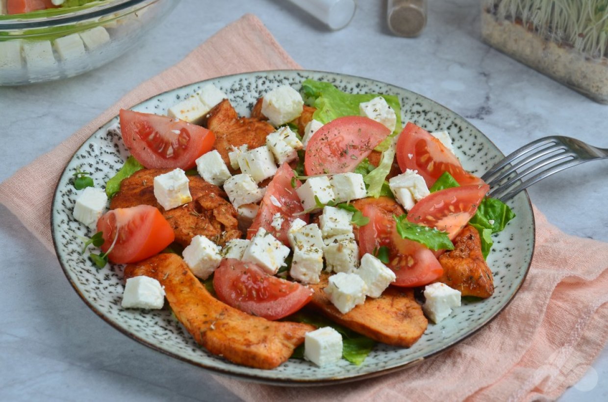Салат с куриным филе и брынзой Салат с куриным филе и брынзой
