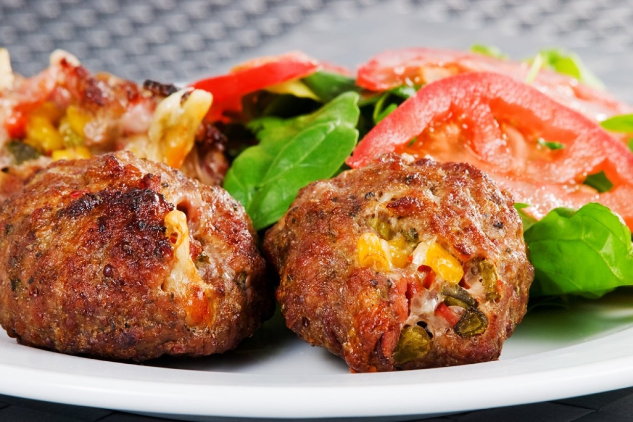 Тефтели с сыром, перцем и кукурузой Тефтели с сыром, перцем и кукурузой