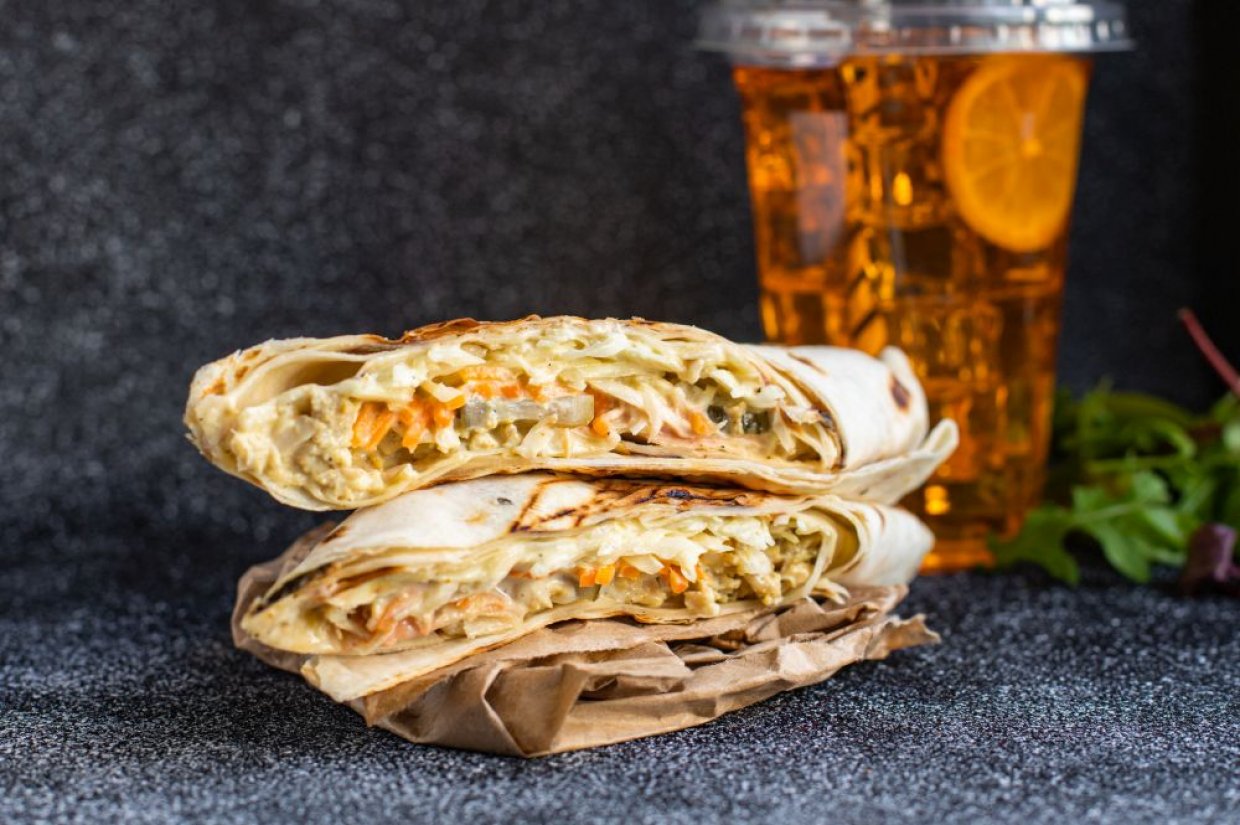 Шаурма с курицей, капустой и корейской морковью Шаурма с курицей, капустой и корейской морковью