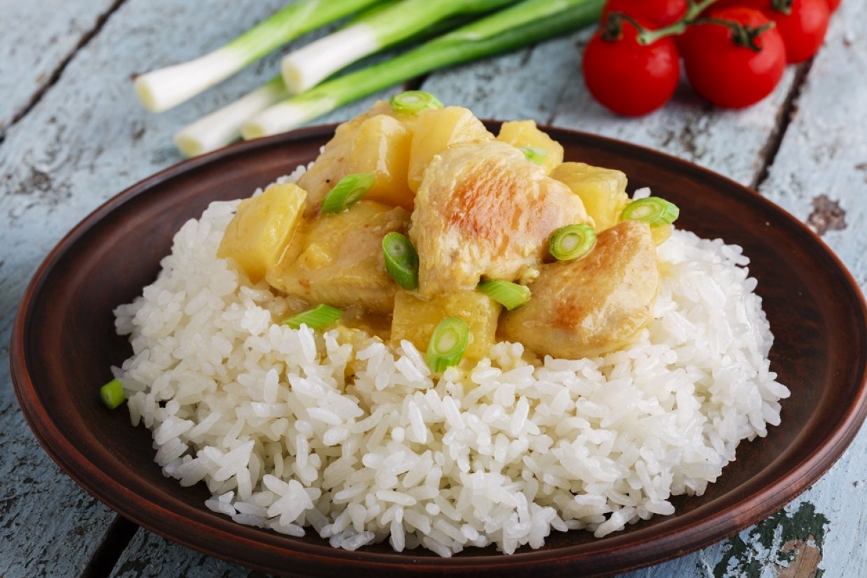 Курица-карри с ананасами и кокосовым молоком Курица-карри с ананасами и кокосовым молоком