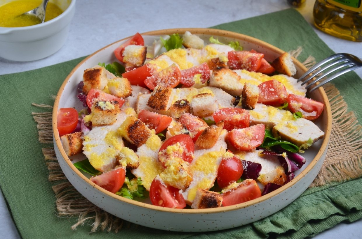 Салат «Цезарь» с курицей Салат «Цезарь» с курицей