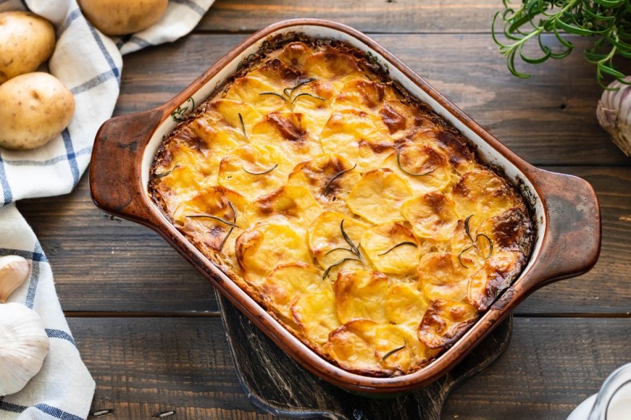 Картофельная запеканка с сыром и розмарином Картофельная запеканка с сыром и розмарином