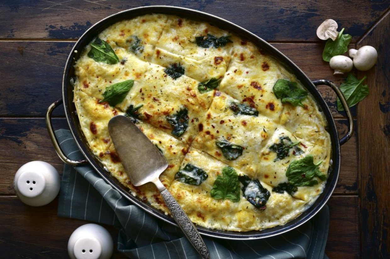 Картофельная запеканка с шампиньонами и шпинатом Картофельная запеканка с шампиньонами и шпинатом
