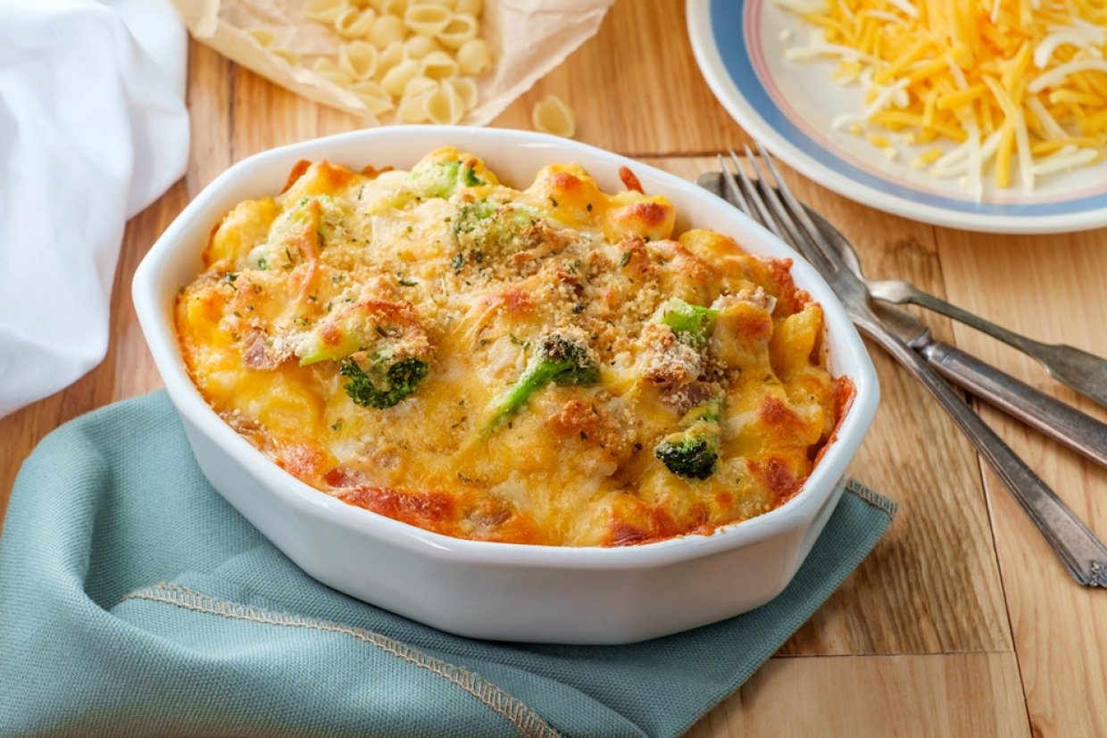 Запеканка с тунцом, макаронами и брокколи Запеканка с тунцом, макаронами и брокколи