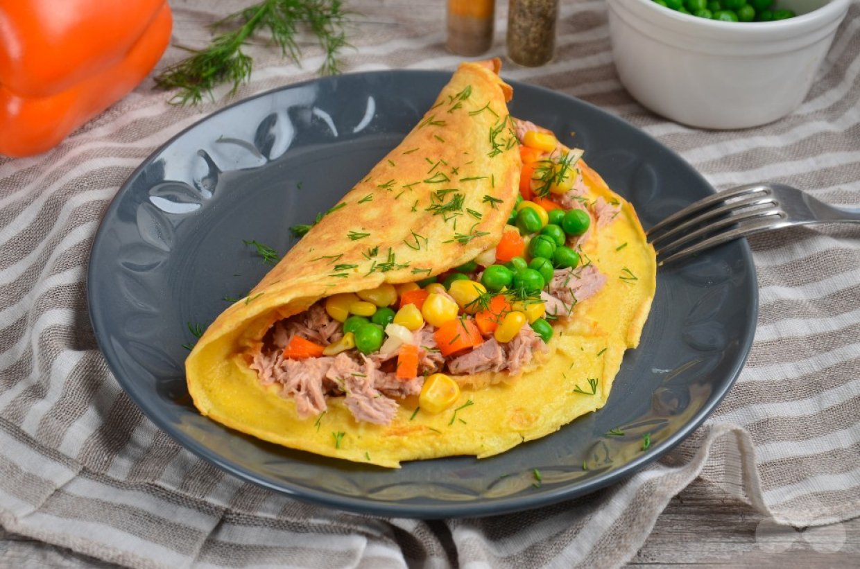 Омлет с тунцом и овощами