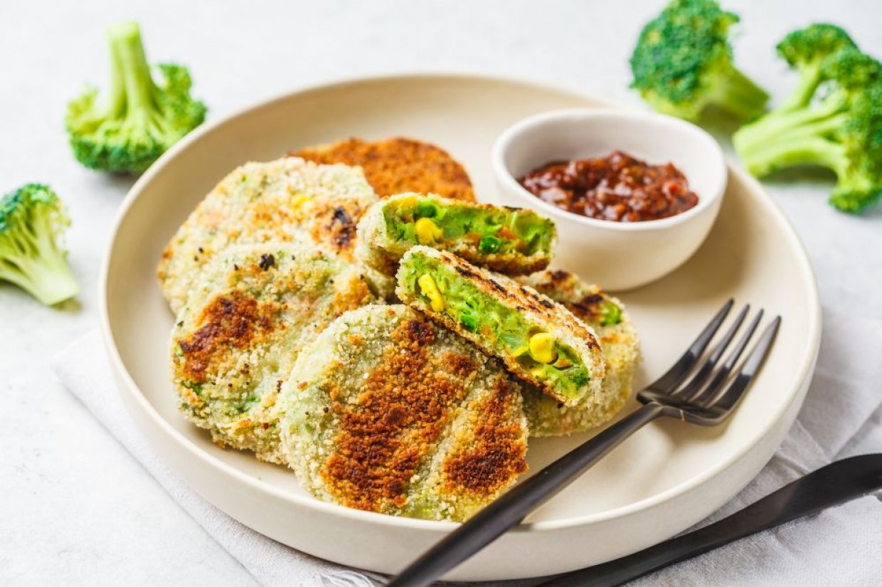 Котлеты из брокколи и консервированной кукурузы Котлеты из брокколи и консервированной кукурузы